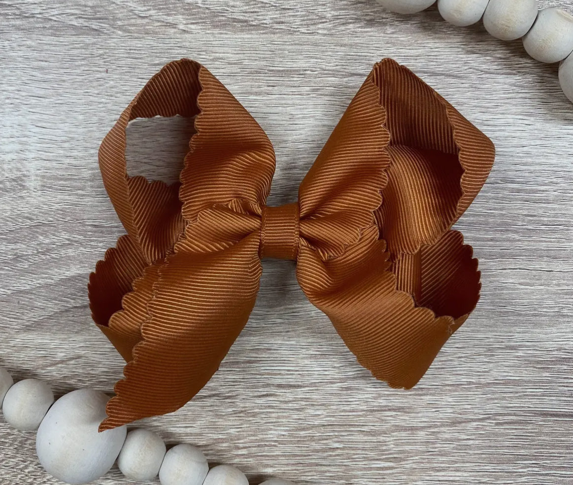 Classic Scalloped Bow 4.5"