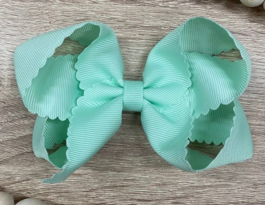 Classic Scalloped Bow 4.5"