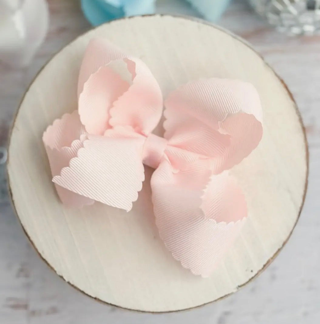 Classic Scalloped Bow 4.5"