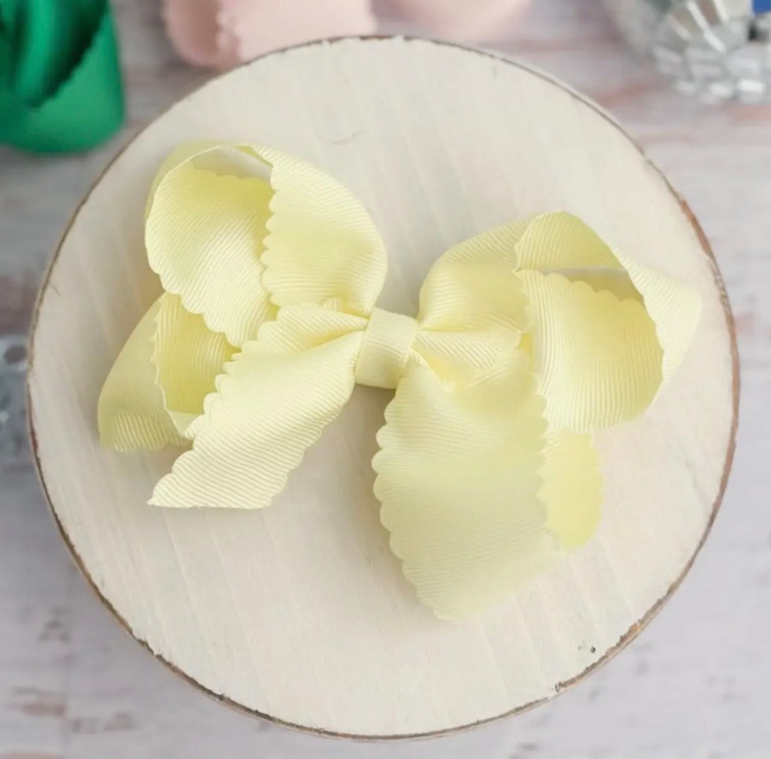Classic Scalloped Bow 4.5"