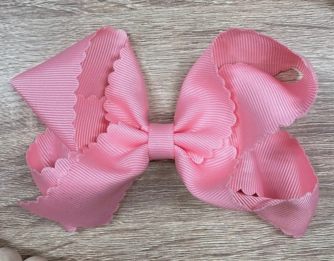Classic Scalloped Bow 4.5"