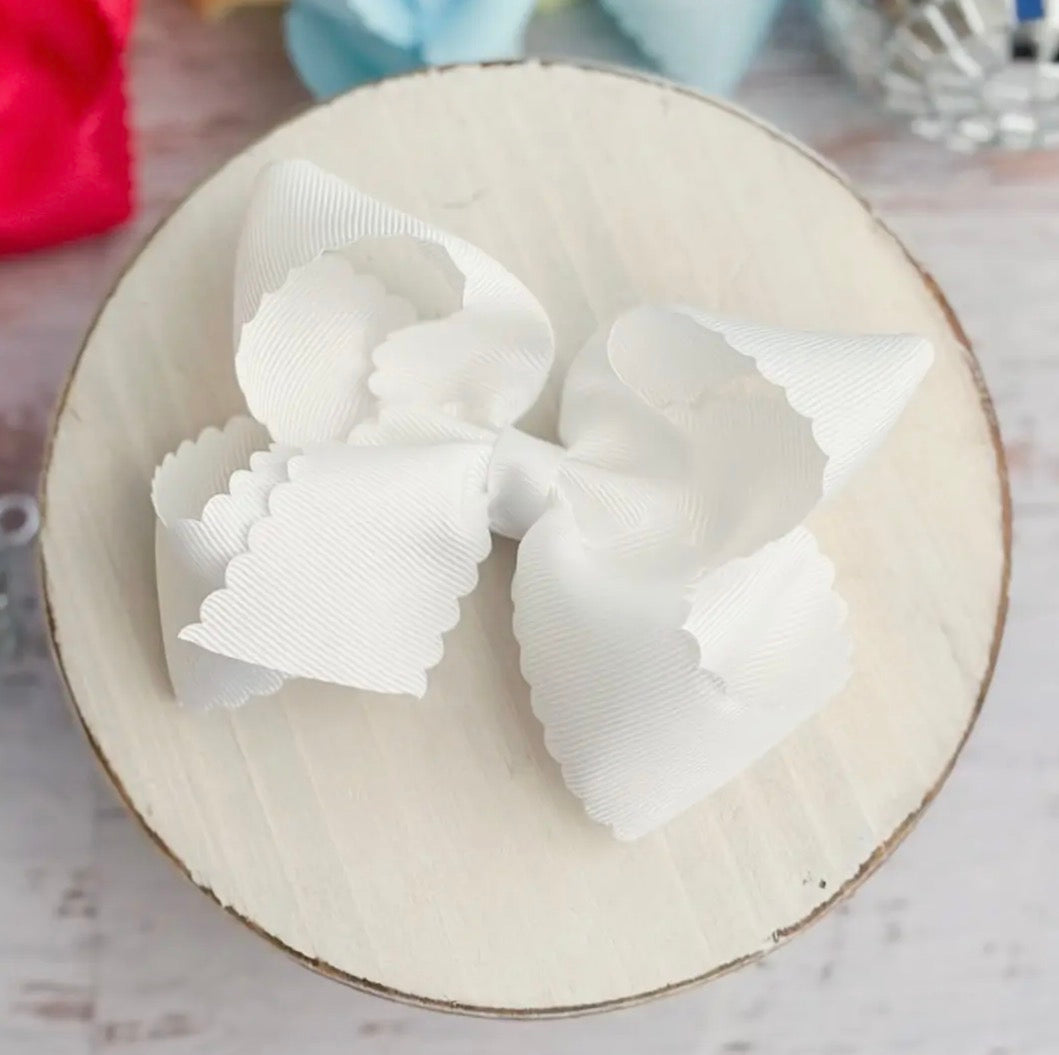 Classic Scalloped Bow 4.5"