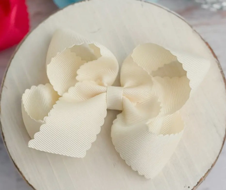 Classic Scalloped Bow 4.5"